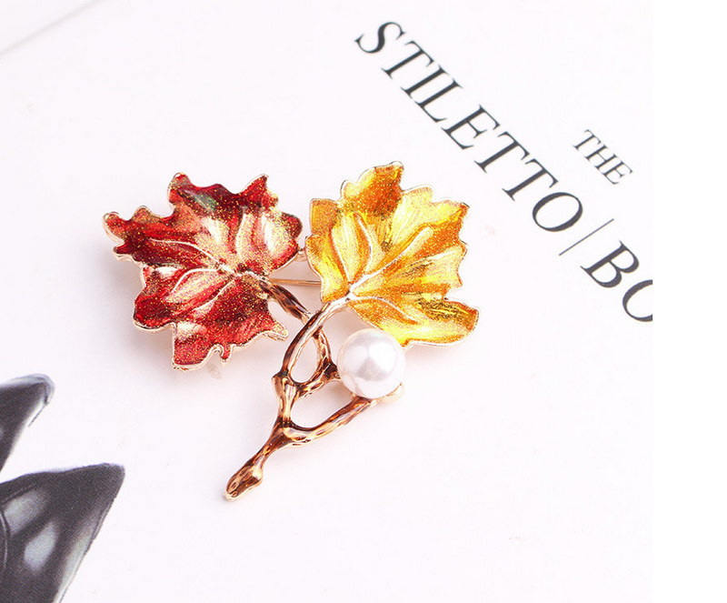 2PCS/SET  Autumn Maple Leaves Brooch Pin with Pearl Design